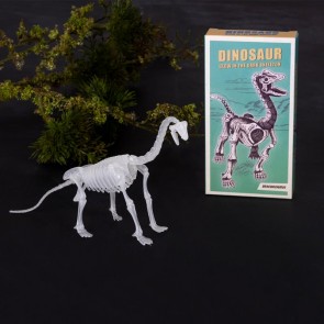 Dinosaur Brachiosaurus lyser i mørket